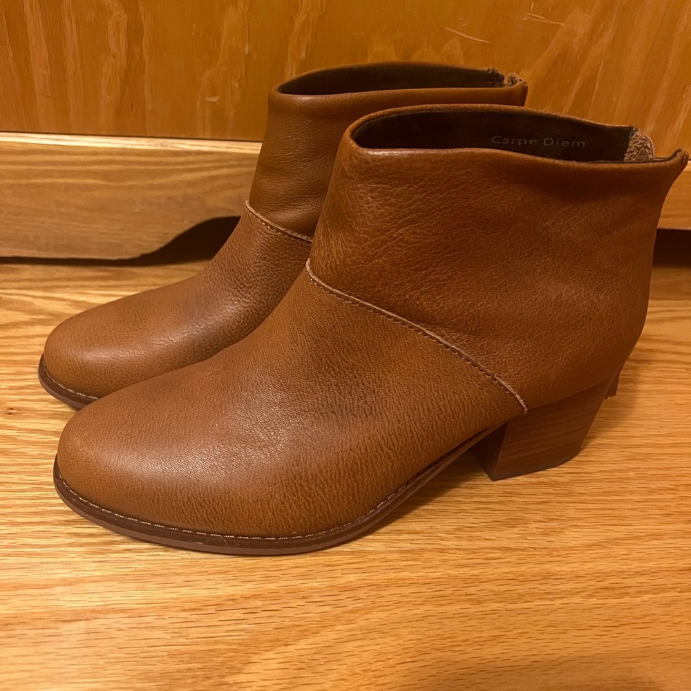 NWOT Toms Leila Bootie